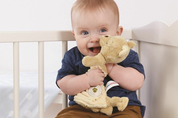 Winnie the Pooh Classic Cuddle Cloth &ndash; Soft Baby Comfort Cloth