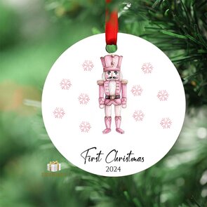 First Christmas 2024 Roze notenkraker - Rond MDF Kerstornament